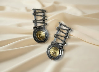 Art-Meets-Fashion: Bold Two-Tone Necklace Set