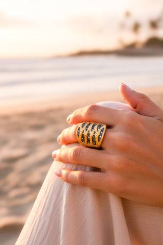 Bold Wave Statement Ring – Gold & Ebony Black Accents